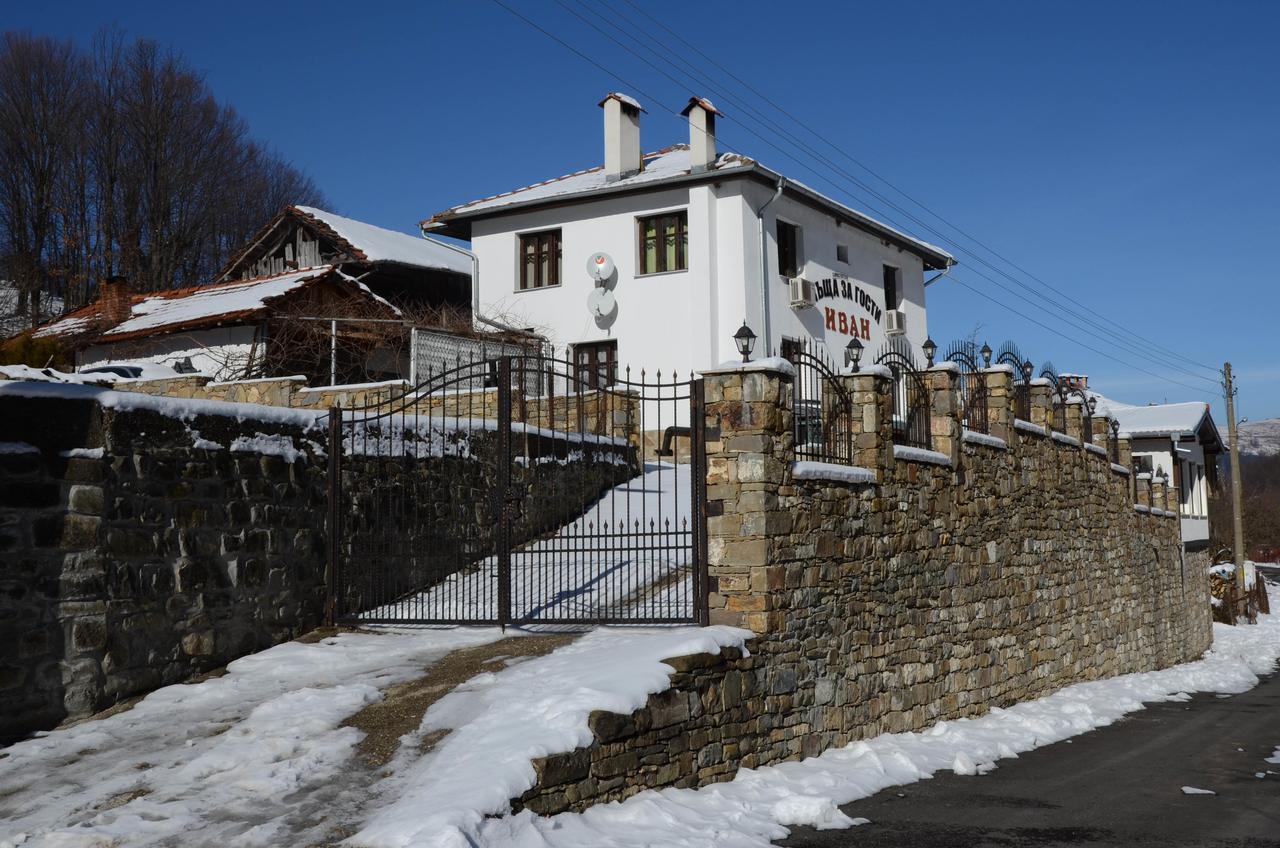 Guest House Ivan Cherni Osum Екстер'єр фото