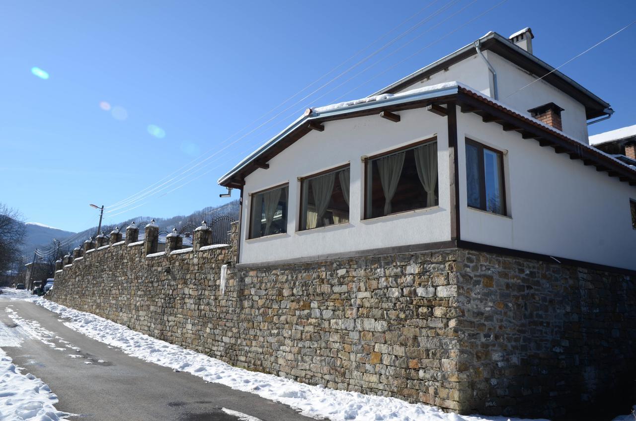 Guest House Ivan Cherni Osum Екстер'єр фото