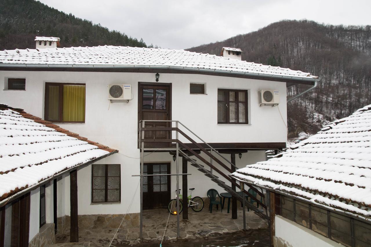 Guest House Ivan Cherni Osum Екстер'єр фото